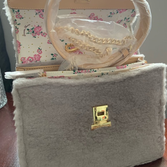 Samantha Thavasa - Picture 5 of 6